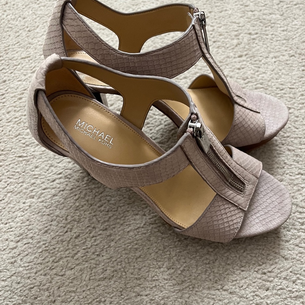 Michael Kors shoes - Picture 2 of 3